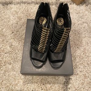 Black. Brand New Vince Camuto strappy heels.